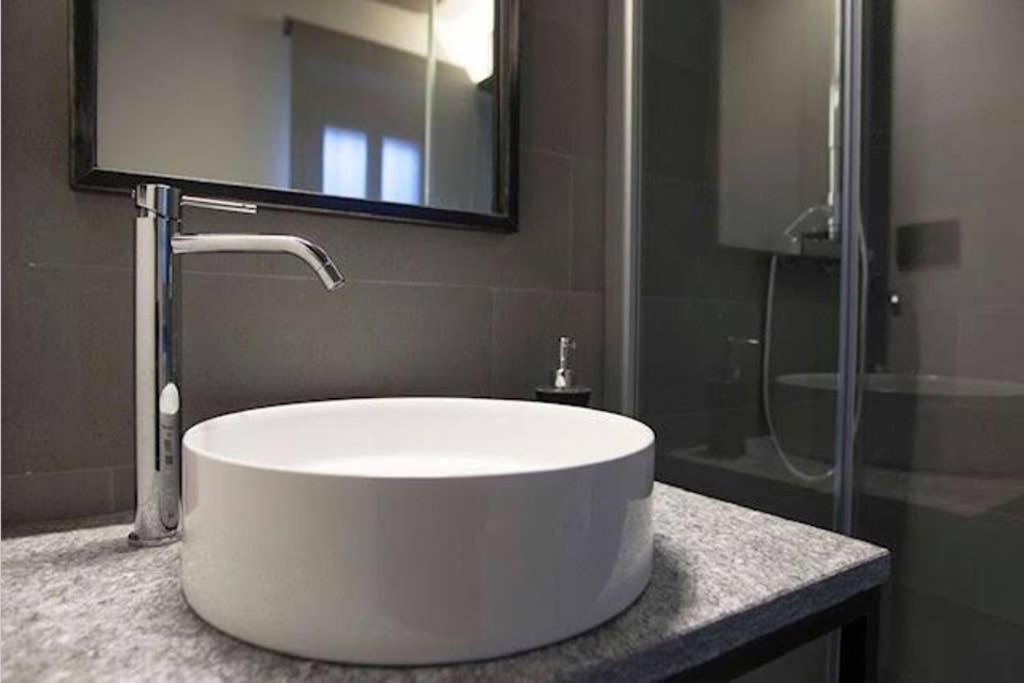 Splendido Monolocale Nel Centro Storico Del Borghetto Appartement Ivrea Buitenkant foto